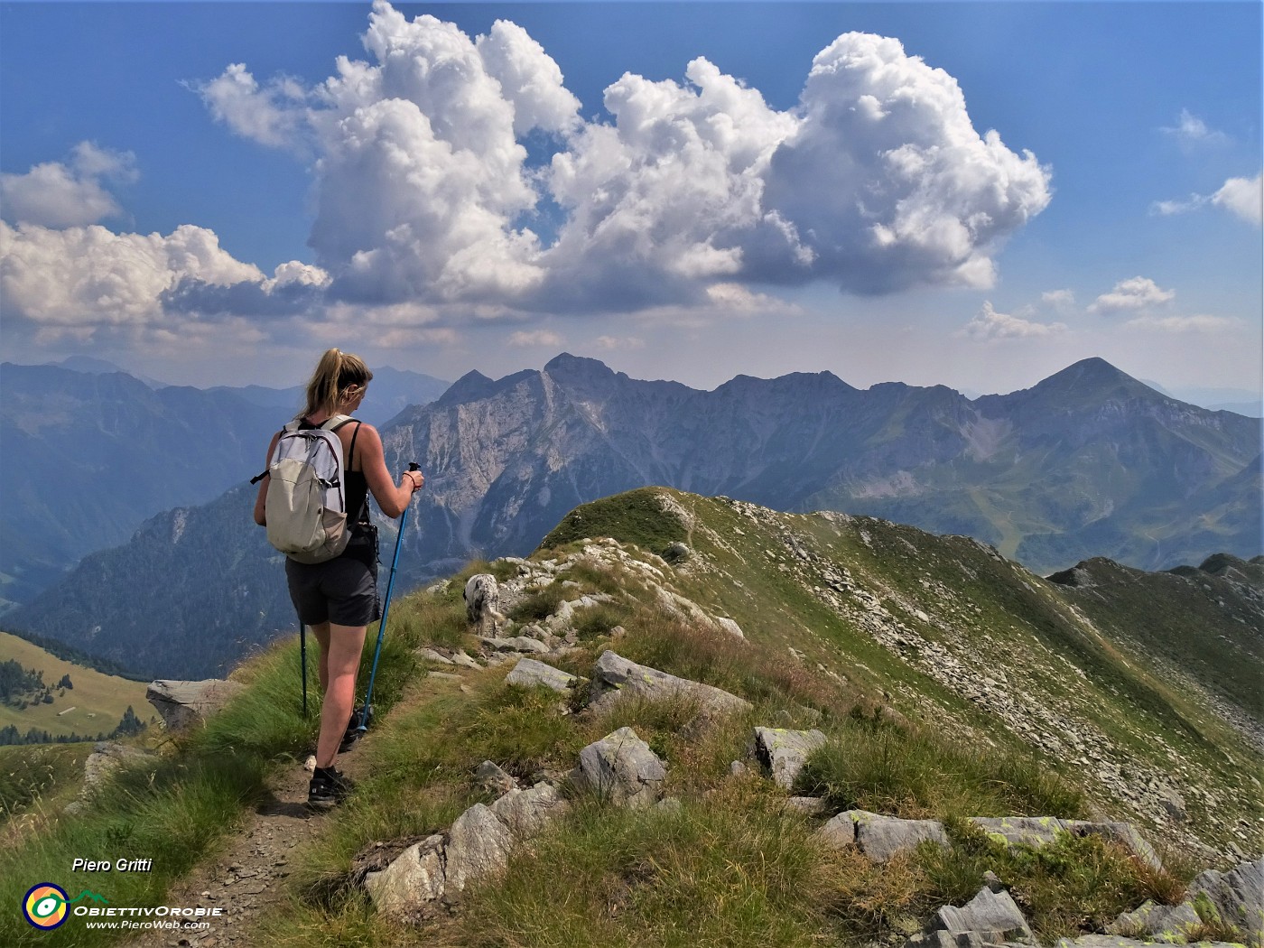 59 In lunga panoramica discesa da Cima (2348 m) a Passo di Lemma (2137 m) .JPG